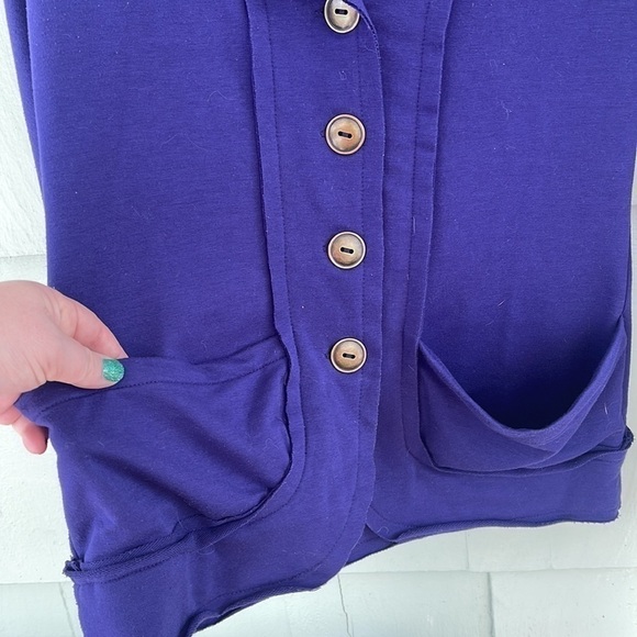 ANNABELLA/FRANCESCA’S purple jacket with oversized buttons - Picture 4 of 6